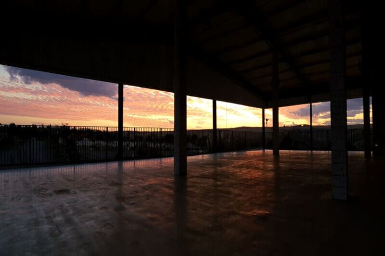 casa-salon-atardecer